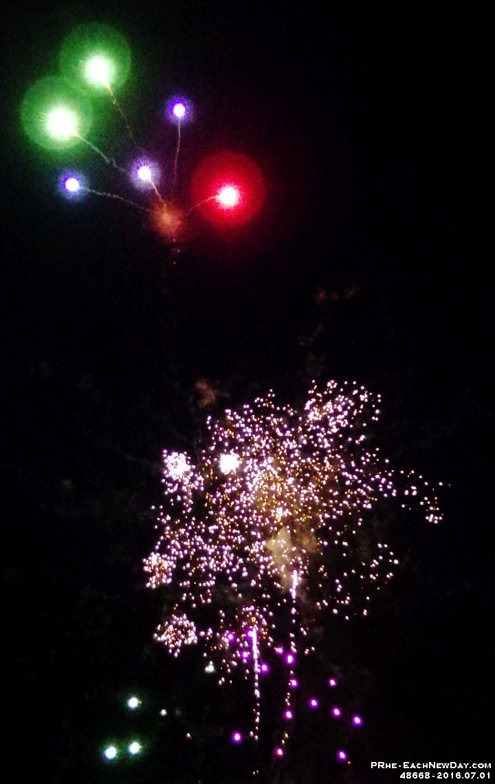48668RoCrExSh - July 1st fireworks in Bobcaygeon